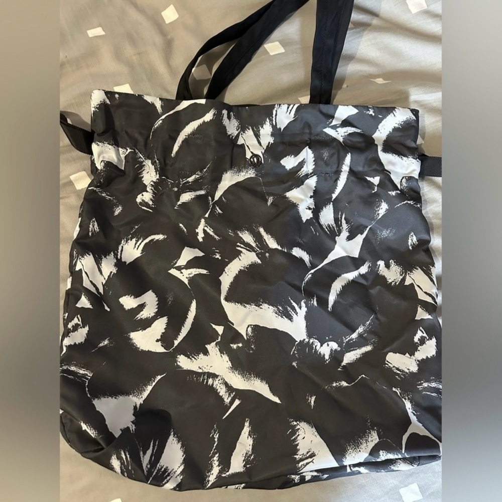 Lululemon gym and everyday bag - Picture 5 of 9